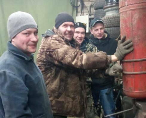 Обогревают фронт: тетюшане-волонтеры создают печи для саперов на СВО