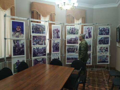 Портреты бойцов и артефакты: в Арске открылась выставка «Наши герои»