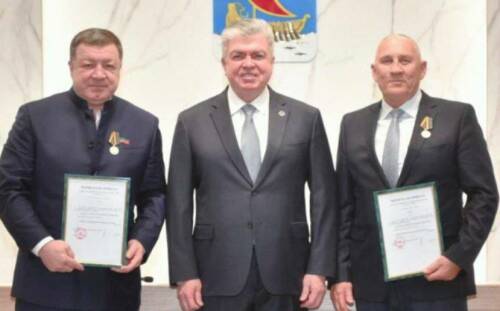 «На таких людях держится страна»: Магдеев передал челнинцам медали Министерства обороны