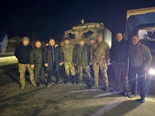 Подарки к 23 Февраля и автобаня: глава Кукморского района доставил партию помощи на СВО