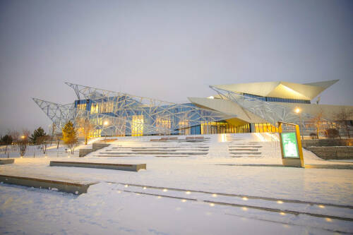 Глава Emaar Properties похвалил новое здание театра Камала: «Он такой красивый!»