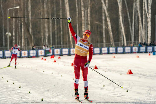 Золото Большунова и битва двух Непряевых: как начался чемпионат России по лыжным гонкам
