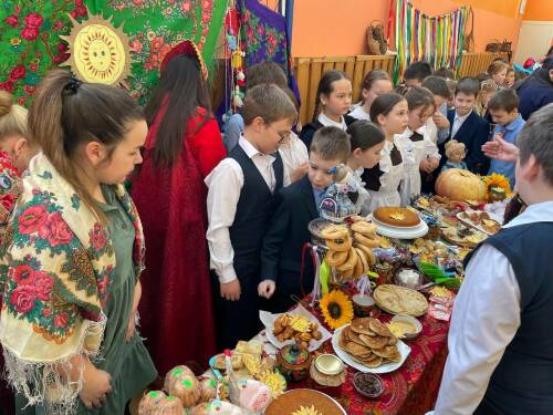 В Лаишево на школьной ярмарке собрали средства для военных СВО