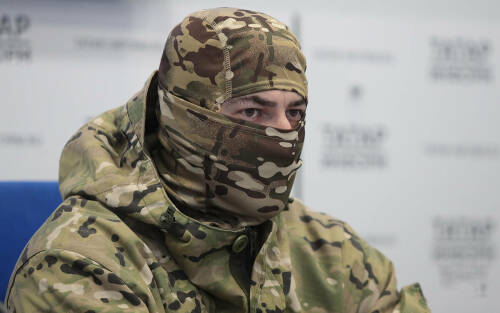 «Как побеждать зло, не преодолевая себя?»: боец-художник с позывным Степь о пути на СВО