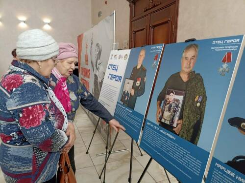 В Кукморе открылась фотовыставка «Отец героя»