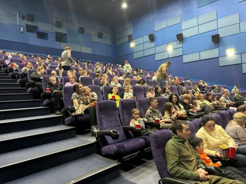 В Набережных Челнах 220 детей бойцов СВО посетили кинотеатр