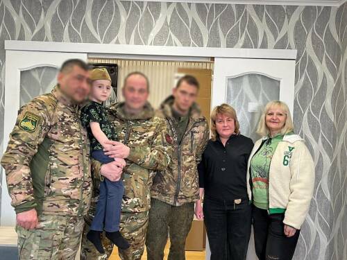 «Вырастет достойным своего отца»: бойцы исполнили мечту 6-летнего Ильнара из Челнов