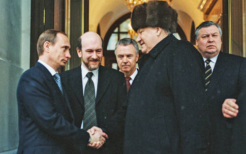 В пантеоне великих навсегда: почему Россия четверть века назад выбрала Путина