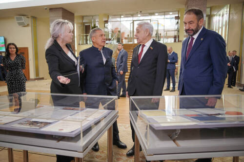 В Госсовете РТ открылась выставка, посвященная 30-летию парламента