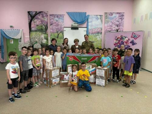 Воспитанники детсада Челнов собрали помощь для военнослужащих