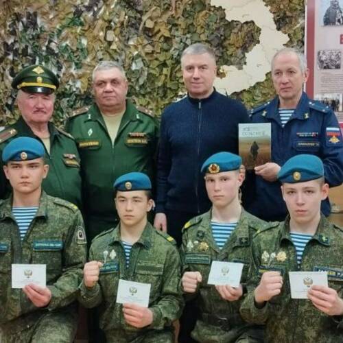 Юные десантники кадетской школы-интерната получили разряд по парашютному спорту