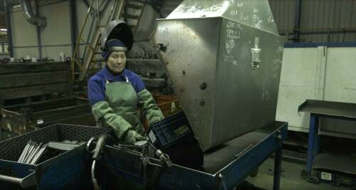 44 года в профессии: в Челнах в цехе шасси работает женщина-сварщик
