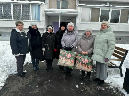 «Для тех, кто делает двор чище»: челнинцы тепло поздравляют дворников