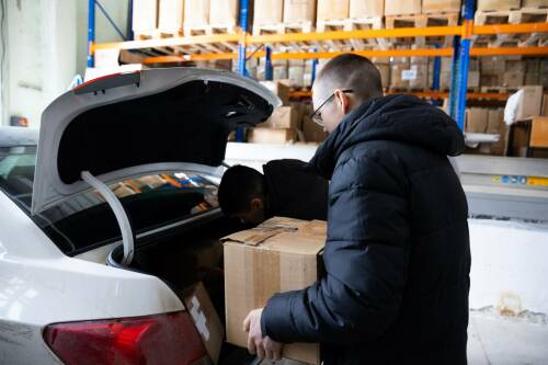 В Альметьевске семьи участников СВО получают продуктовые и хозяйственные наборы