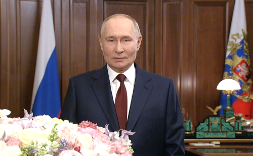 Путин поздравил женщин с 8 Марта, отдельно упомянув участниц спецоперации