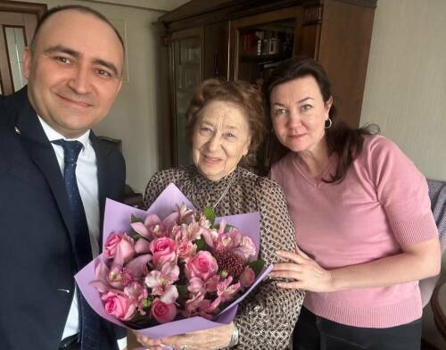 Представители Татарстана поздравили с днем рождения дочь Мусы Джалиля