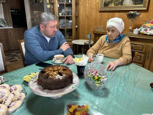 Путь через испытания: Варакин встретился с бывшей узницей концлагеря