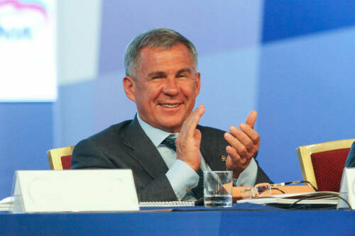 Рустам Минниханов поздравил жителей Татарстана с Днем космонавтики