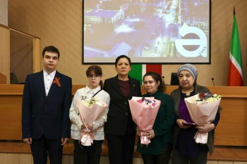 В Альметьевске семьям военных вручили ордена Мужества