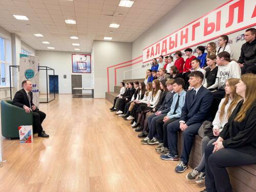 Член регсовета «Движения первых» в РТ Александр Даренков встретился с молодежью