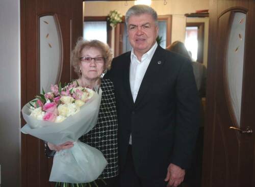 Магдеев поздравил с днем рождения мать Героя России Сергея Чебнёва