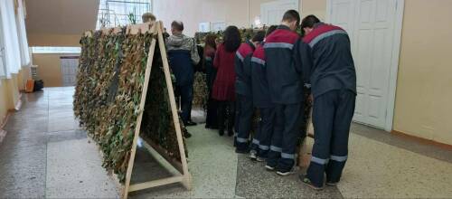 Нижнекамские волонтеры обучают плетению маскировочных сетей благодаря гранту Татарстана
