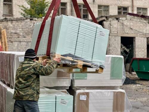 Татарстан обеспечивает Лисичанск стройматериалами для восстановления домов после атаки