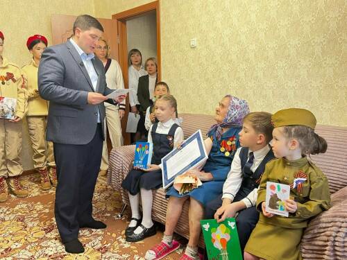 100 лет мудрости и силы: в Нижнекамске поздравили Клавдию Сидорову с юбилеем