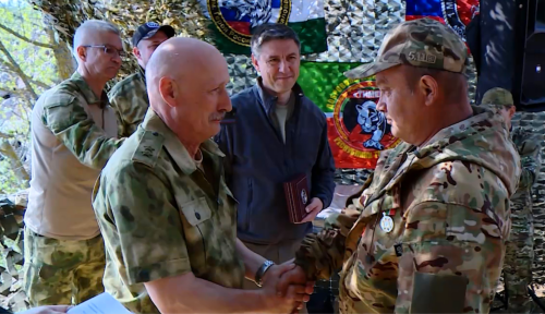 «Сердечно поздравляю наших ребят!»: Минниханов показал видео награждения бойцов из РТ