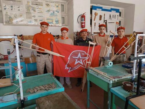 В Менделеевске юнармейцы наладили производство для раненых бойцов СВО