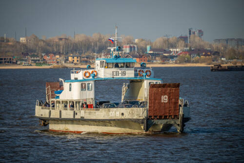 Сегодня начинает работать паромная переправа Аракчино – Верхний Услон