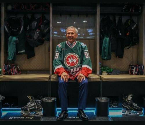 «Тоже смотрите?»: Галимова опубликовала фото Минниханова в форме «Ак Барса»