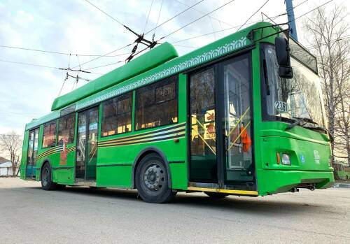 На улицах Казани появились трамваи и троллейбусы с символикой в честь Дня Победы