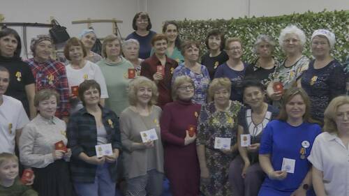 «СВОих не бросаем»: зеленодольцы шьют чехлы и плетут сети для фронта