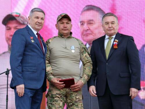 В Актаныше отметили День Победы и вручили государственные награды