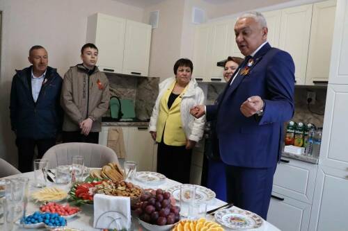 Герою России Ивану Додосову подарили квартиру в Куюках