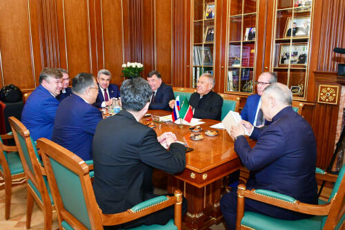 Раис РТ обсудил вопросы сотрудничества с ректором Казахского национального университета