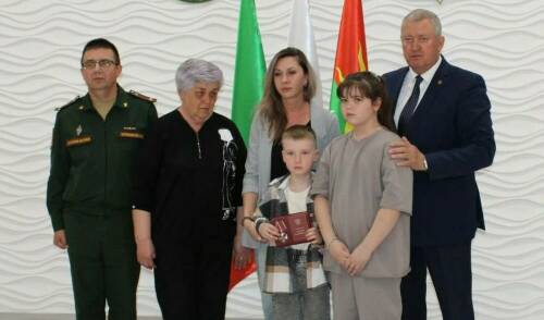 В Заинске передали награды семьям бойцов СВО