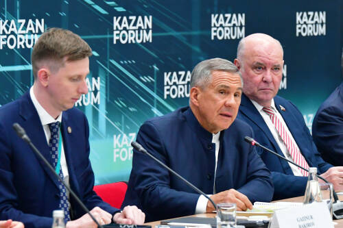 Минниханов поблагодарил послов участвующих в KazanForum стран за их труд