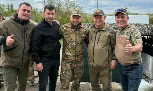 Фирдус Тямаев, бойцы СВО и делегации из Татарстана спели о Родине под Донецком