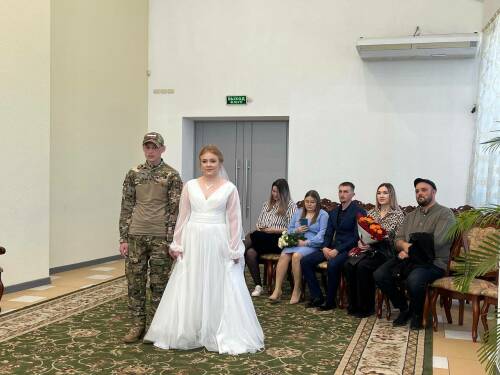 Военнослужащий из Челнов женился в отпуске после 7 лет отношений