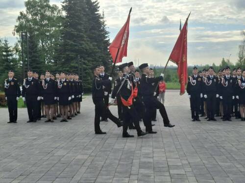 В лицее Нижнекамска выпускники-юнармейцы простились со знаменем