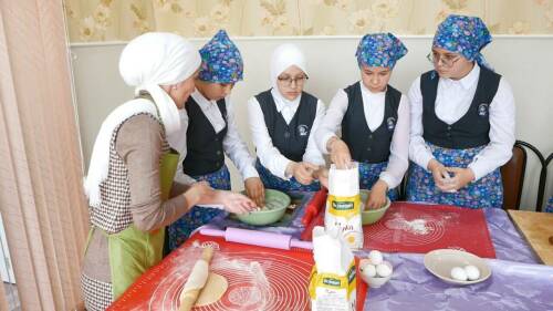 «Домашняя лапша для нашего бойца»: гимназия Нижнекамска шлет помощь на СВО