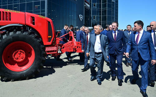 Тест-драйв КАМАЗа, топливо и роботы: что Премьеру Беларуси Турчину показали в Татарстане