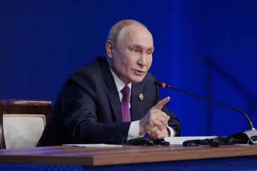 Путин считает, что Россия в одиночку противостоит всему коллективному Западу