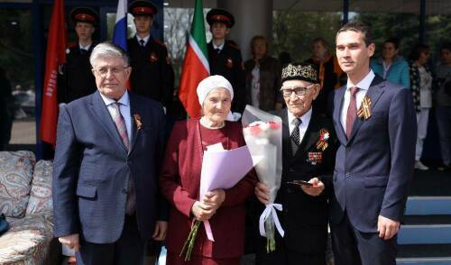 98 лет мудрости и мужества: участник войны Зайнак Аглиев награжден медалью Минобразования