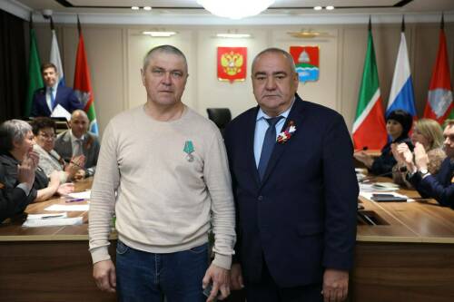 И. о. главы Бугульминского района вручил медали за оказание помощи участникам СВО