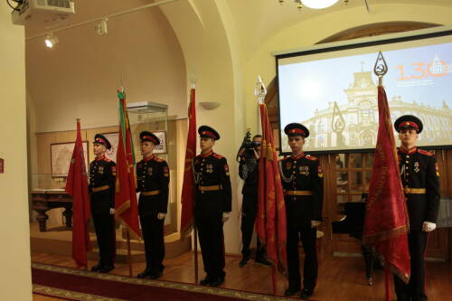 Символ силы и мужества: Нацмузей РТ показал знамена Великой Отечественной войны