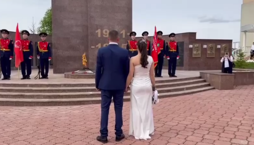 Свадьба у памятника: боец СВО из Кайбицкого района начал семейную жизнь с жеста памяти
