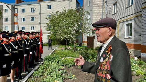 «Россию придется защищать вам»: в Тетюшах 101-летний фронтовик дал напутствия учащимся
